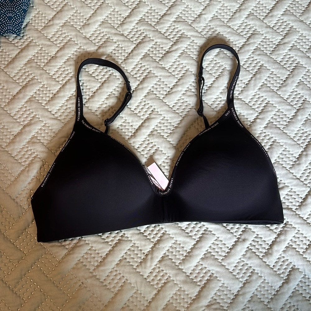 ‼️2 for $12‼️ Victoria’s Secret Black Bra